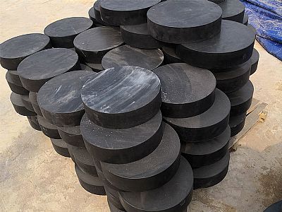西平县板式橡胶支座由若干层橡胶片与薄钢板经加压硫化